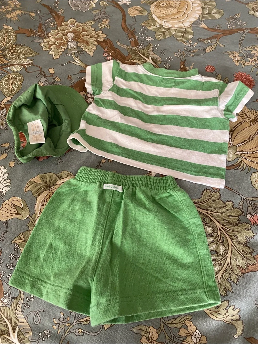 Baby GAP Shorts Set with Matching Hat (3-6m)